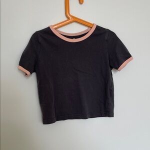 H&M grey tee with pink rim